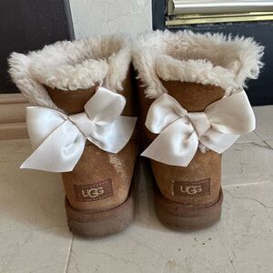 Gold Bailey Bow Uggs